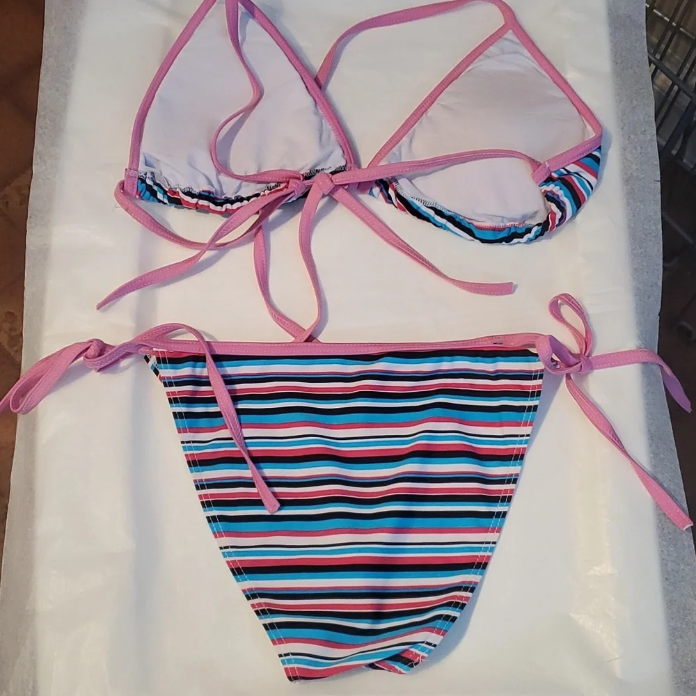 Bikini - Picture 2 of 2